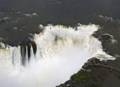 Fotografía de archivo de 11 de febrero de 2015 de las Cataratas del Iguazú en el Parque Nacional de Iguazú, en Foz de Iguazú, frontera de Brasil con Argentina.
