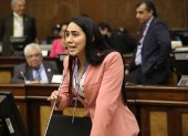 Bronca. Johanna Moreira, de ID, acusa de violencia a Nathalie Arias, de CREO. La verdad es que el comportamiento de ambas fue igual de vergonzoso
