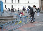 Daños. Manifestantes volvieron a provocar daños en el patrimonio del centro histórico en el cuarto día de protesta.