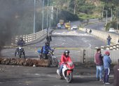 PARO NACIONAL CIERRE DE VIAS  LA POLICIA ABRIÓ LA AVENIDA SIMÓN BOLÍVAR A LA ALTURA DE GUALO INGRESO A LLANO CHICO .René Fraga Quito 17 de junio del 2022 Agencia ( ag - expreso ag extra)