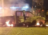 Los comuneros quemaron un patrullero en respuesta al supuesto asesinato de un miembro de la comunidad