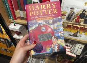 Ejemplar de la saga de libros Harry Potter en una librería londinense.