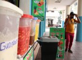 Fruterías. El regreso del teletrabajo hizo que el local de Félix León se quede sin vender desayunos con jugos.