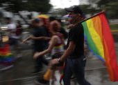 Cientos de personas marchan en el marco del Orgullo LGBTI+ hoy, en Ciudad de Panamá (Panamá).