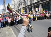 Marcha indígena avanza por la iglesia de La Basílica.