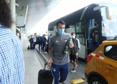 El capitán de Emelec, Sebastián Rodríguez, al momento de su arriba este domingo 3 de julio, al aeropuerto José Joaquín de Olmedo, en Guayaquil.