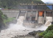 Las centrales Agoyán y San Francisco se ubican en la ciudad de Baños de Agua Santa, aprovechan las aguas del río Pastaza y funcionan en cascada para dotar de 368 MW de energía.