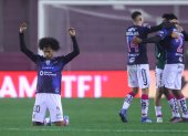 Los jugadores de Independiente del Valle festejan la clasificación a los cuartos de final de la Copa Sudamericana después de empatar sin goles en la cancha de Lanús.