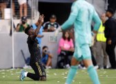 José Cifuentes, volante ecuatoriano de LAFC, festeja uno de sus goles ante
