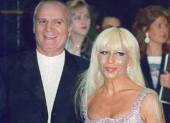 Foto fechada el 14 de junio de 1995 de Gianni Versace y su hermana Donatella.