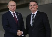 Fotografía de archivo, tomada el 14 de noviembre de 2019, en la que se registró al presidente de Rusia, Vladimir Putin (i), junto a su homólogo de Brasil, Jair Bolsonaro (d), durante la XI Cumbre de las BRICS, que agrupa a las economías de Brasil, Rusia, India, China y Sudáfrica, en Brasilia (Brasil).