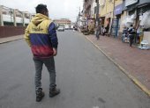 Figura. Solo, el Quiteño emprende el recorrido por los rincones grises y rojos de Quito.