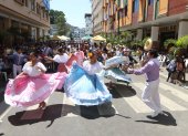 Grupos folclóricos se robaron el aplauso de los asistentes al Festival de la Calle Córdova.