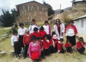 Como parte de su labor en Simiatug, Elizabeth Peña visitaba las escuelas de la parroquia y sus comunidades aledañas.