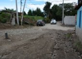 A medias. Una de las vías que fue asfaltada en el período del presidente de la Junta Parroquial de Guayllabamba es la que pasa por el frente de su casa.