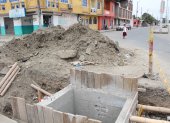 Una de las obras que quedaron inconclusas desde hace meses, en una de las avenidas del sector.