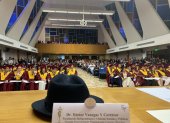 El candidato a la prefectura del Guayas, acudió a la ceremonia de graduación de la Universidad Católica, los egresados pidieron mediante escrito que no acuda.