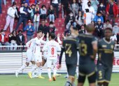 Los jugadores de Liga de Quito celebran el gol anotado por Tomás Molina, en el primer tiempo.