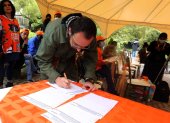 Acto. Técnicos Chocó Andino recogen firmas para la consulta popular para impida la minería metálica.