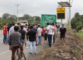 Puerto Inca. Los afectados se unen para protestar en la carretera.
