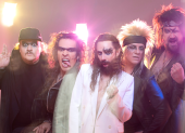Moderatto.