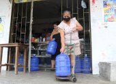 Botellones. La venta de agua en botella tiene alta demanda ante la falta del líquido por tubería.