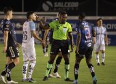 Los árbitros volvieron a pitar en la LigaPro el pasado lunes.