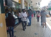Los locales de las distribuidoras farmacéuticas de la calle Boyacá conforma la escasez de la insulina.