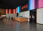Fotografía cedida por Netflix donde se aprecia la sala de recepción de su sede en Los Ángeles, California (Estados Unidos).