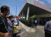 Hospital. Hasta ayer los padres se quejaron de que no había ni jeringas en el hospital Francisco de Icaza.