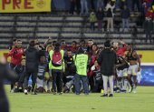 Los jugadores de Aucas celebraron a rabiar la victoria sobre Universidad Católica la noche del domingo, en el estadio Olímpico Atahualpa. Son los líderes de la LigaPro.
