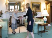 La reina Isabel II recibe a Liz Truss durante una audiencia en Balmoral, Escocia, este 6 de septiembre.