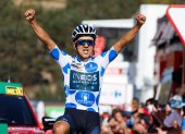 Richard Carapaz festejó ser el rey de la montaña en la Vuelta a España.