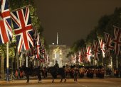 Ensayo nocturno del cortejo fúnebre para el traslado del féretro de Isabel II por las calles de Londres.
