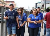 Los hinchas de Emelec mientras llegaban al estadio Capwell.