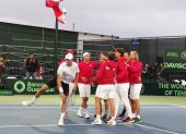 . El equipo suizo festeja el partido ganado por Alexander Ritschard (blanco), que les permite dejar afuera a Ecuador en la pelea por llegar a las Finales de la Davis.