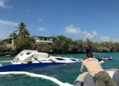 Una embarcación se hundió en la bahía de Puerto Ayora, en marzo de 2018.