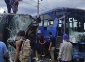 Daños. Un bus urbano y otro  turístico resultaron afectados.