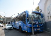 Implicados. Dos buses y un automóvil estarían involucrados en el accidente de tránsito. El carro pequeño habría sido alcanzado tras el choque de los dos buses.