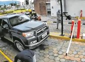 El 29 de septiembre, un grupo delincuentes robaron un carro en el que se trasladaban lingotes de oro, al pie de la garita de una urbanización en Cumbayá.