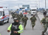 Resguardo. Militares y policías acudieron a resguardar la cárcel de Cotopaxi.
