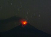 Vista de la actividad eruptiva del volcán Sangay, en una imagen de archivo.