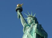Fotografía de archivo del 28 de octubre de 2011 donde se muestra un detalle de la cabeza con la corona de la Estatua de la Libertad en Nueva York (EE.UU.).