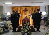 Féretro de la agente Policial Verónica Songor llegó a Loja y fue recibida con honores por sus compañeros