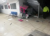 Hicieron explotar un cajero automático para robar el dinero.