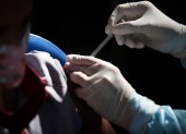 Un niño recibe una dosis de la vacuna Pfizer-BioNTech contra el covid-19 el 18 de mayo de 2022 en Tailandia.