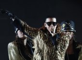 El cantante Daddy Yankee se presenta durante un concierto de su gira "La última vuelta world tour".