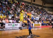 Barcelona (amarillo) perdió ante Jorge Guzmán, en el segundo duelo de la final de la Liga BásquetPro.