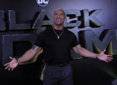 El actor estadounidense Dwayne Johnson​ posa en la presentación de la película "Black Adam", en una fotografía de archivo.