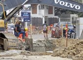 Daños. Varios tramos de la calle Guayacanes se encuentran destrozados por las maquinarias.
